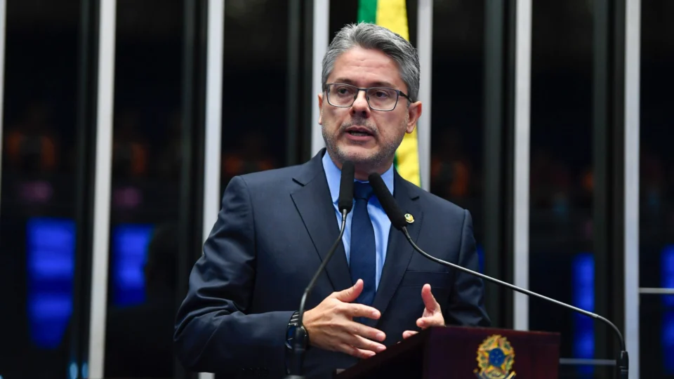 Senador propõe PEC que cria ‘orçamento de guerra’ para crises climáticas