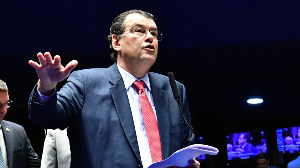 Eduardo Braga confirma medidas preventivas para mitigar estiagem no Amazonas