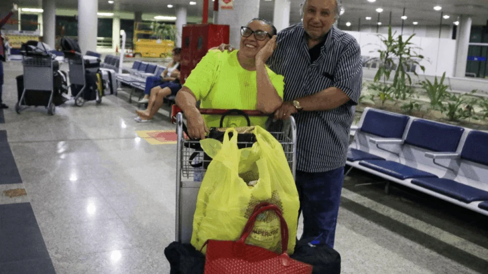 Primeiro voo com amazonenses residentes no RS chega a Manaus