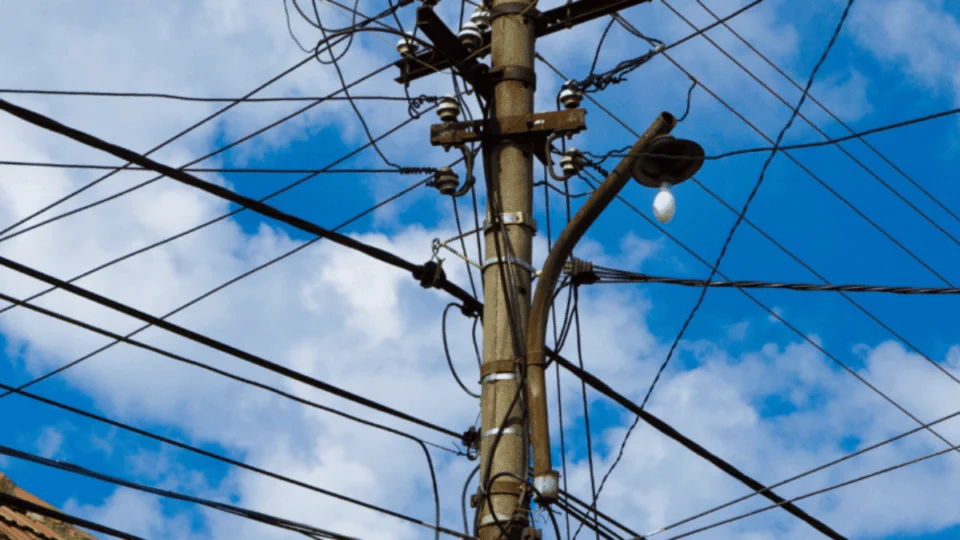 Confira os bairros que devem ficar sem energia na sexta (24)