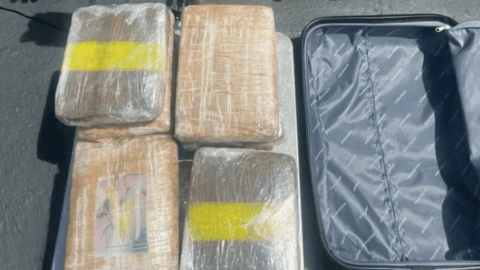 Marinha apreende 12 kg de maconha em barco no Amazonas