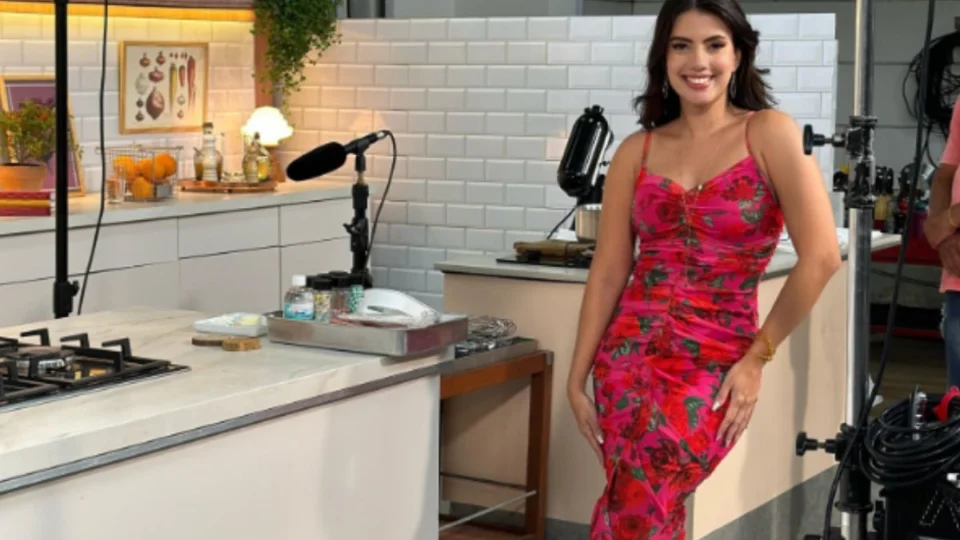 Fernanda Bande, ex-BBB, ensina receita bem diferente: cheesecake desconstruído