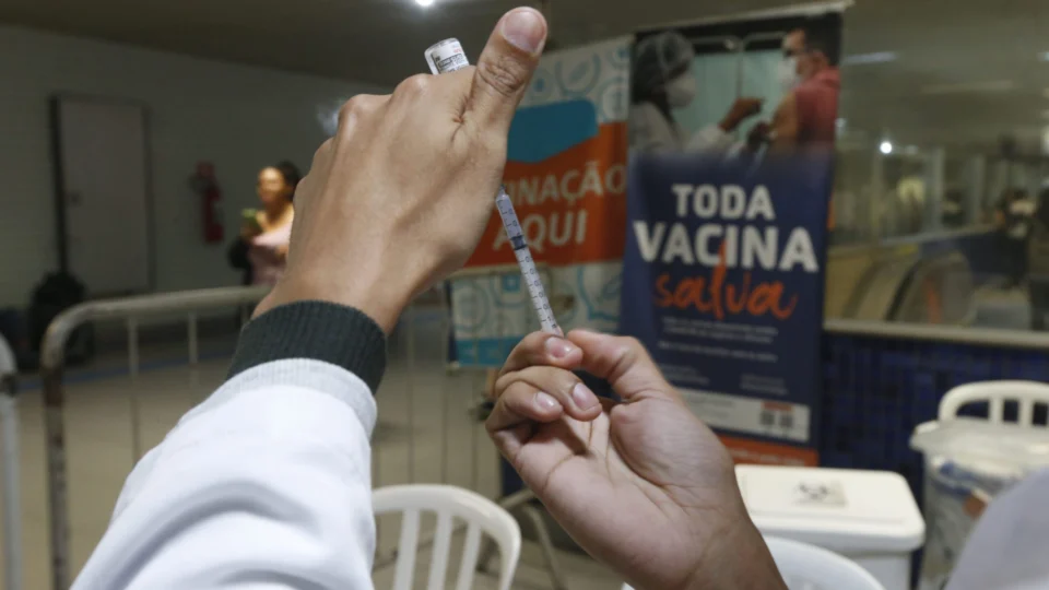 Covid-19: cerca de 94% dos brasileiros tomaram pelo menos uma dose da vacina