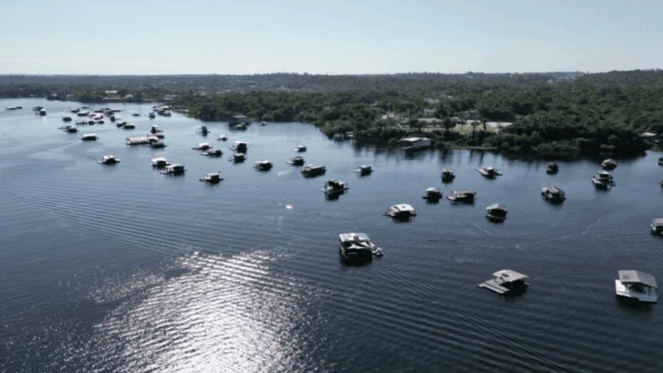 Flutuantes no Tarumã: DPE entra com pedido para impedir retirada