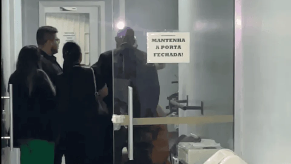 Caso Djidja: maquiador do salão se entrega à polícia; vídeo