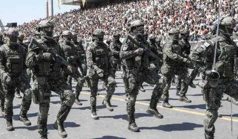 Exército lança editais de concurso com salários de até R$ 8 mil