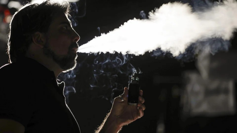 Após adiar votação, Fiocruz alerta Senado sobre riscos do cigarro eletrônico