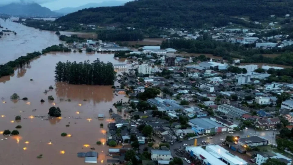 Sobe para 66 o número de mortes por causa das fortes chuvas no RS