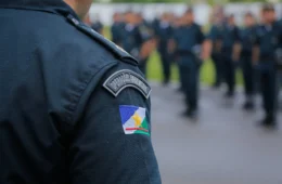 Mulher é presa por esfaquear marido por ciúmes