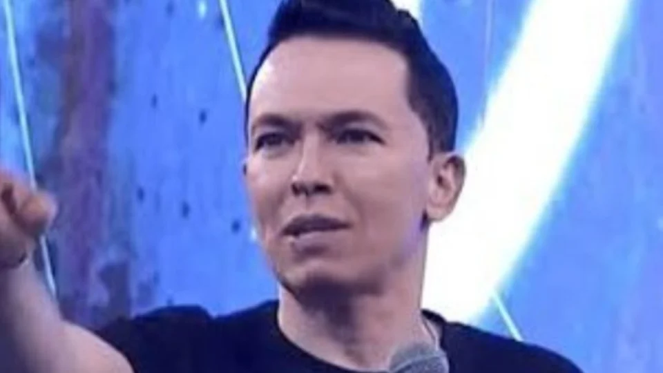 VÍDEO POLÊMICO: pastor diz ter beijado a filha e revolta web com confissão