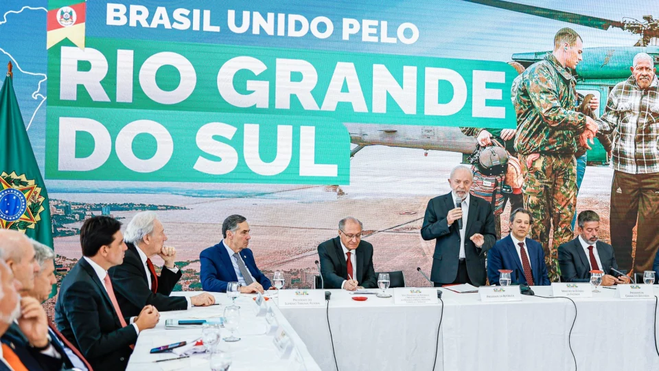 RS: Lula deve anunciar auxílio de R$ 5 mil para famílias desabrigadas 