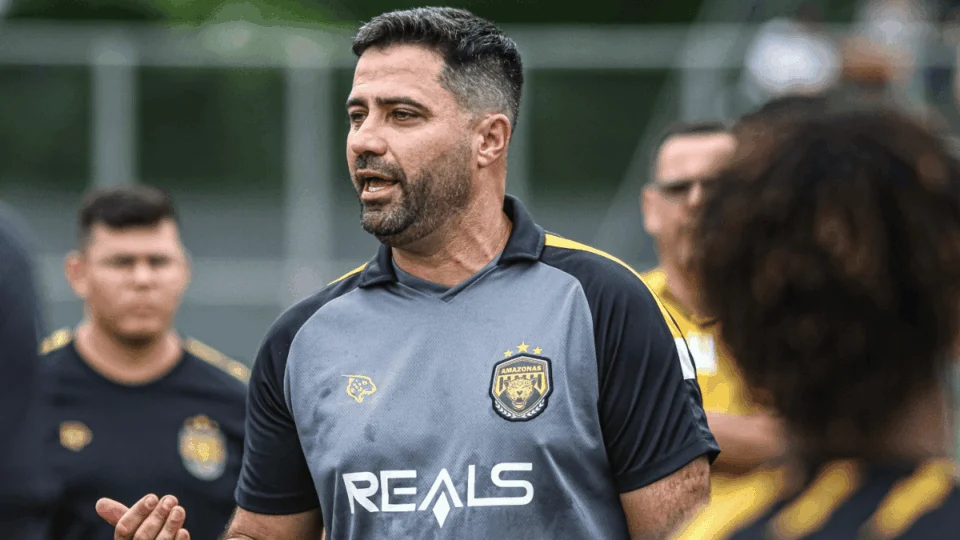 Rafael Lacerda credita vitória do Amazonas a Adilson Batista; entenda