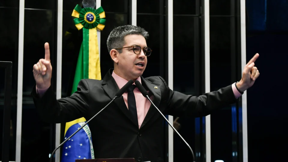 Vetos: ‘O jogo é jogado e lambari é pescado’, diz Randolfe