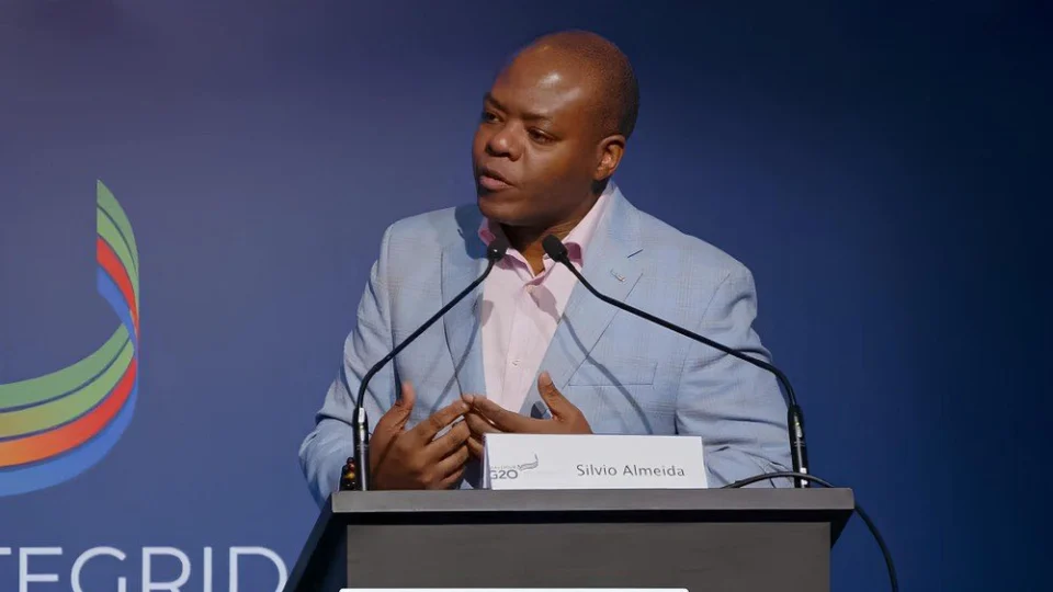 Silvio Almeida defende regulamentação das redes sociais