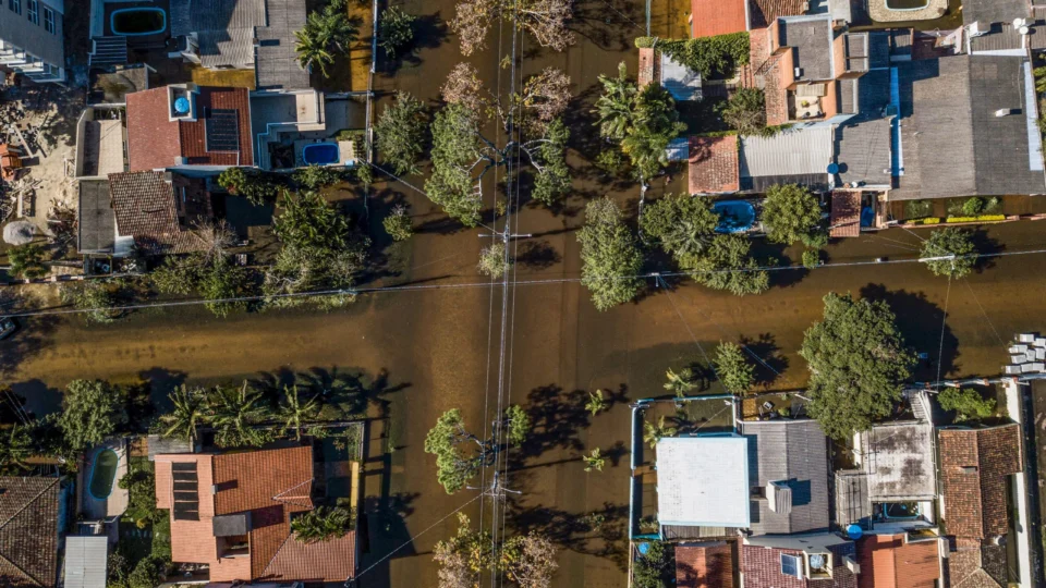Plenário do Senado debate catástrofe climática no RS