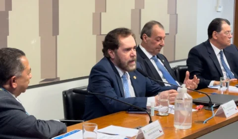 Plínio Valério garante apoio ao Amazonas em encontro com prefeitos