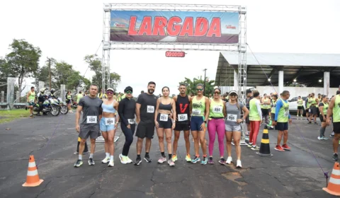 Corredores participam da 3ª Corrida Detran Maio Amarelo em Cruzeiro do Sul