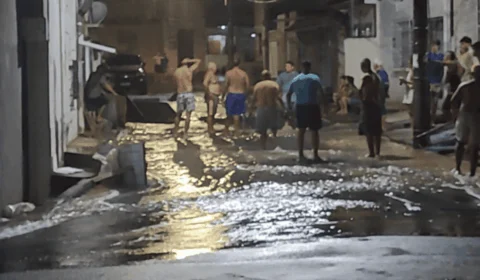 VÍDEO: lama invade casas em Manaus após rompimento de adutora