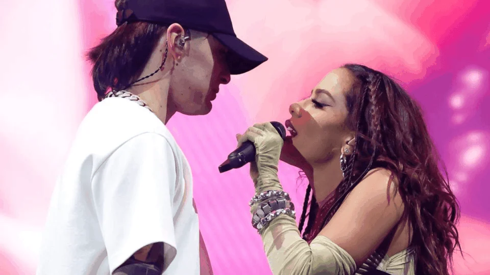 Anitta domina mídia internacional em polêmica com Peso Pluma; entenda