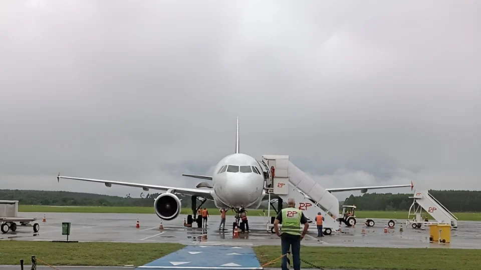 Voos comerciais começam a chegar no Rio Grande do Sul nesta segunda