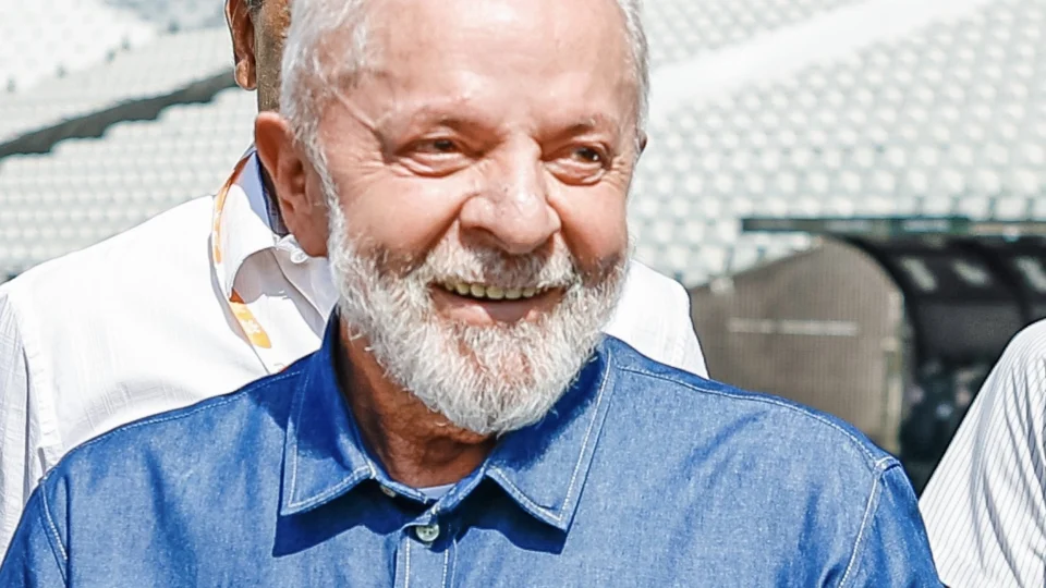 Lula confirma que irá seguir com veto a desoneração da folha