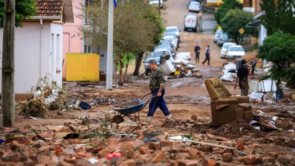 Em meio à calamidade no RS, pessoas são presas por furtos e assédio