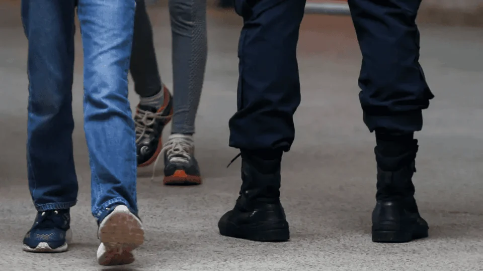 Policial pode ganhar mais do que professor em escolas militares