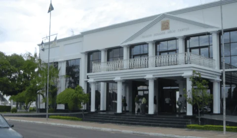 Deputados derrubam vetos de Denarium sobre população sem teto e bibliotecas comunitárias