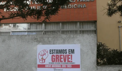 Professores recusam proposta do governo e mantêm greve