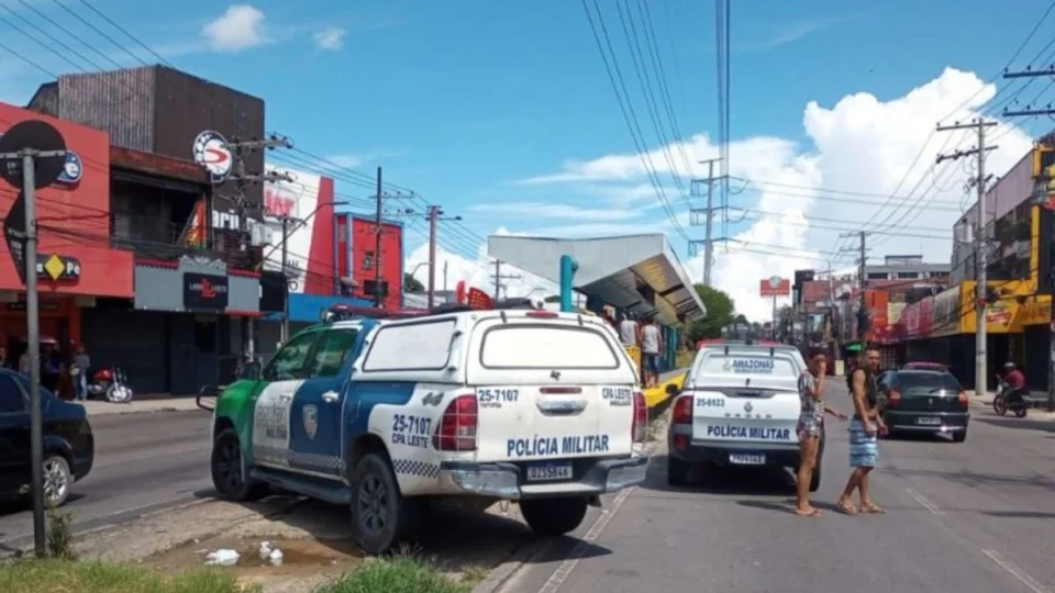 Homem é morto em parada de ônibus na Zona Leste de Manaus