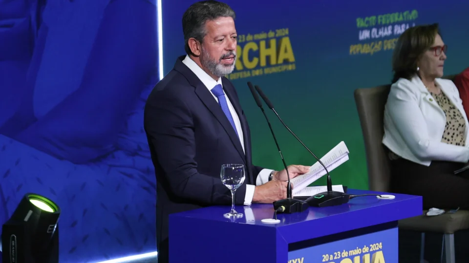 ‘É preciso agir com urgência’, diz Lira sobre prevenção de desastres