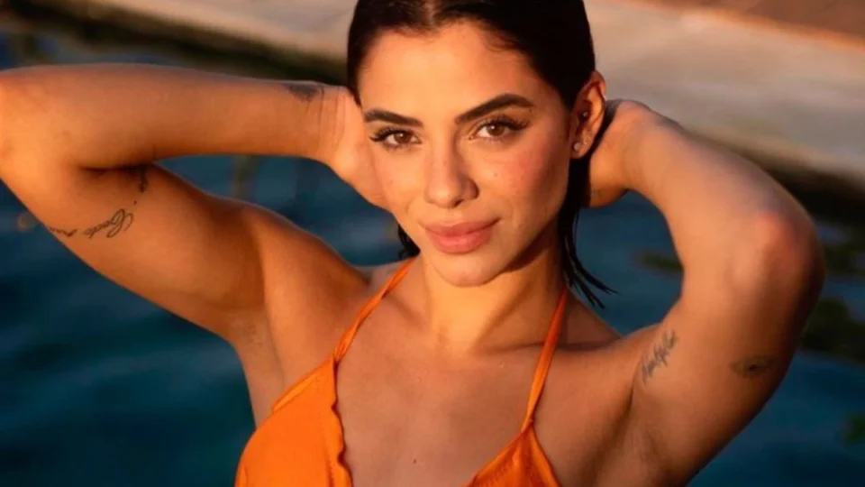 Key Alves mostra cicatriz no bumbum e fala sobre acidente grave