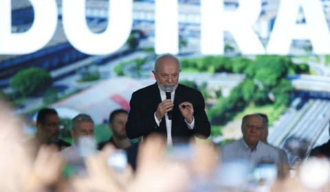 Continua matando mulheres e crianças, acusa Lula