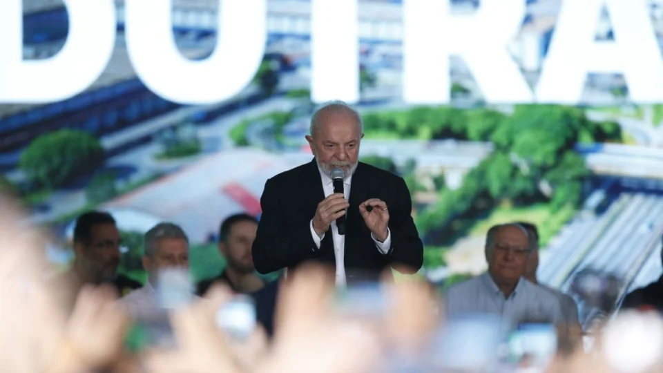 Continua matando mulheres e crianças, acusa Lula