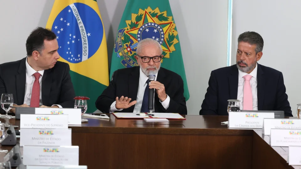 Lula anuncia decreto para agilizar repasse de verbas para o RS