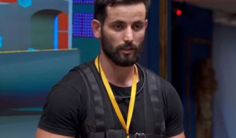 Matteus doa acessório icônico do BBB 24 para leilão beneficente no RS