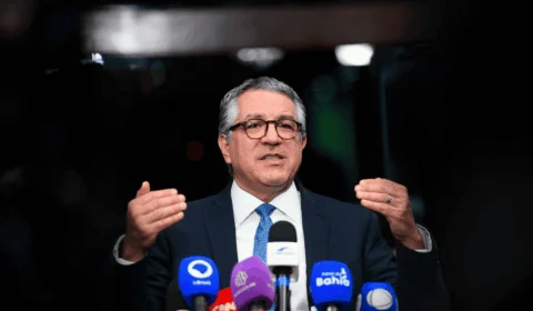 Padilha crê na manutenção de veto de Lula sobre “saidinhas”