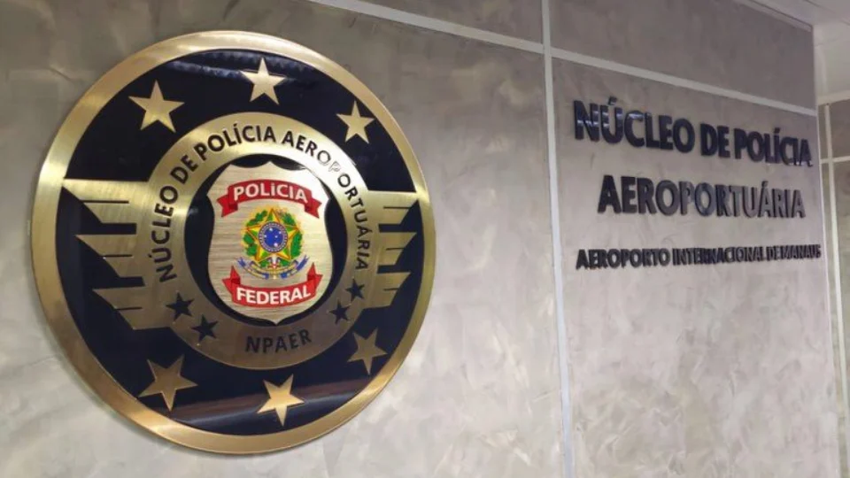 PF prende 13 pessoas em aeroporto de Manaus por tráfico de drogas