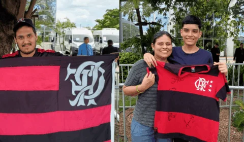Torcedores do Flamengo exaltam paixão pelo clube antes de jogo em Manaus