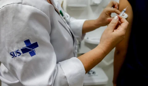 Vacinação no RS terá reforço; veja as doenças comuns após desastres