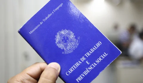 Governo vai garantir 2 meses de salário a trabalhadores do RS