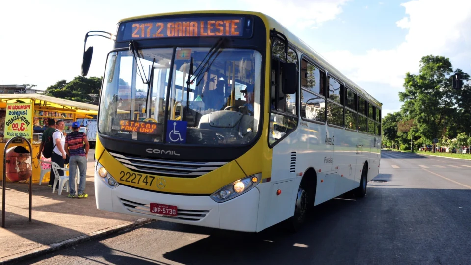 PSOL aciona MPDFT pelo fim do pagamento em cartão nos ônibus