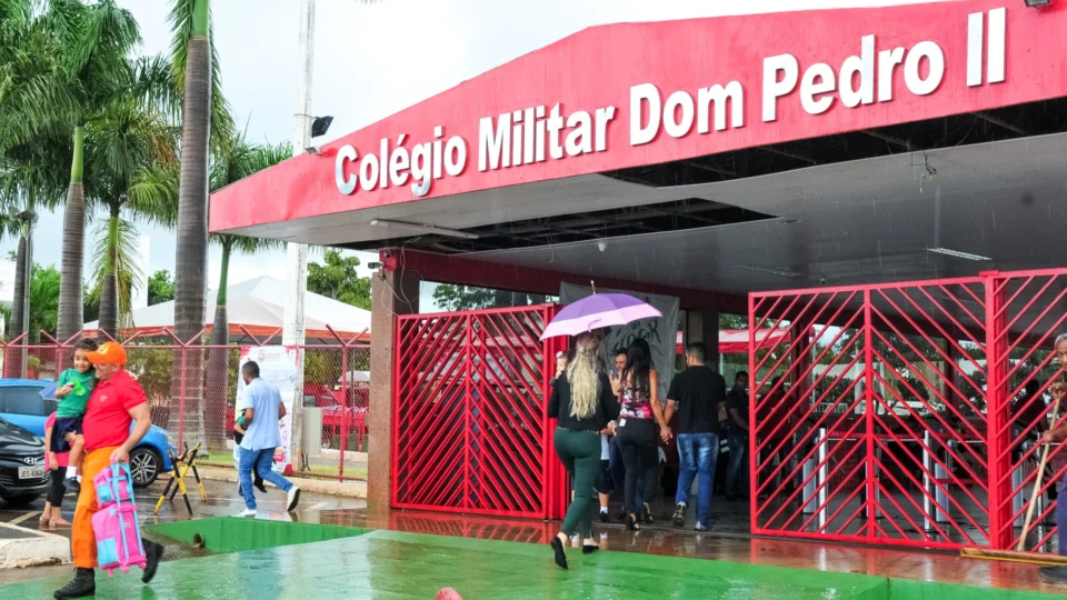 DF: colégio militar proíbe dança entre alunos do mesmo sexo