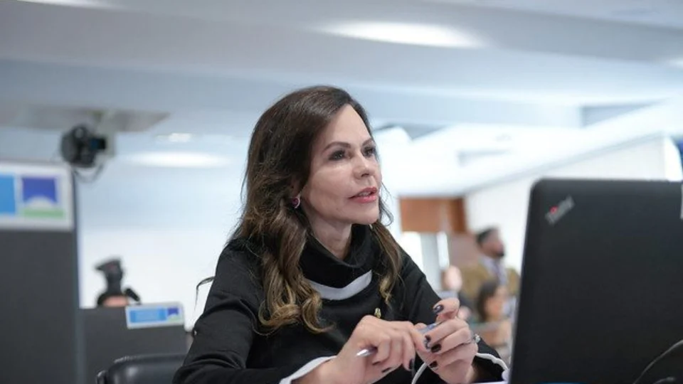 Carga horária do ensino médio será debatido em Comissão na terça (18)