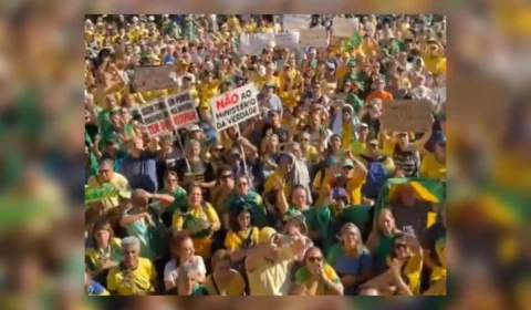 Vídeo: Bolsonaristas se reúnem para pedir impeachment de Moraes e Lula