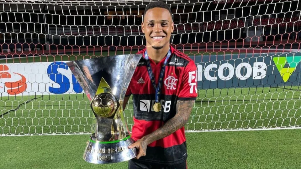 Botafogo quer contratar zagueiro ex-Flamengo; entenda