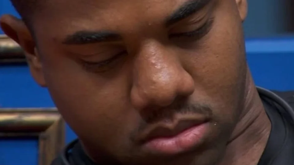 Davi revela por que não participa do grupo de WhatsApp com ex-BBBs