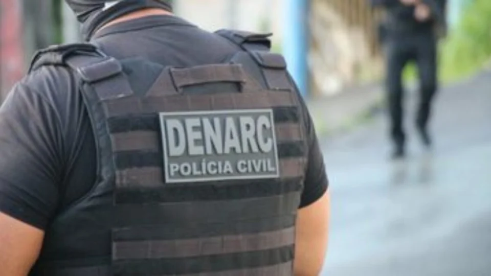 Operação prende três policiais militares por tráfico de drogas em Manaus