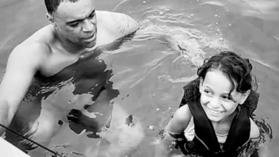 Sobrinha de Denilson morre aos 9 anos e ex-jogador se despede: ‘Sem entender’