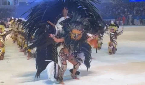 57º Festival de Parintins: cunhã-poranga do Caprichoso evolui na arena